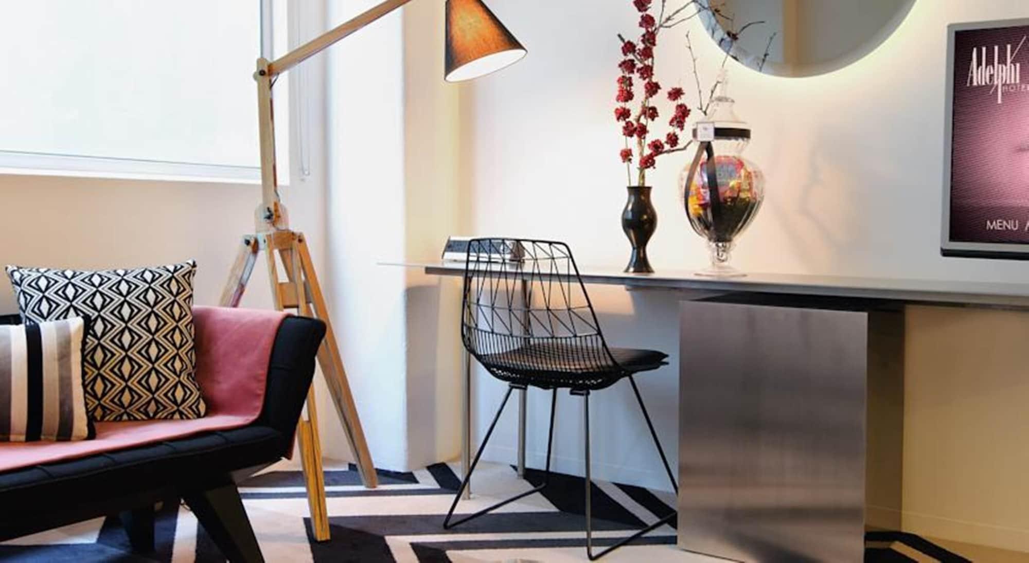 Adelphi Hotel Melbourne Ngoại thất bức ảnh Wire chair