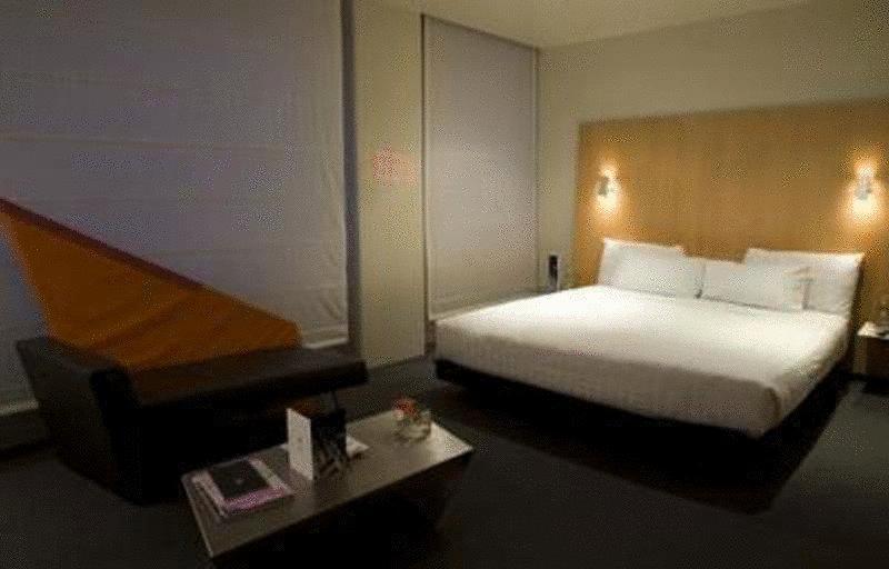 Adelphi Hotel Melbourne Phòng bức ảnh A room at the Standard East Village