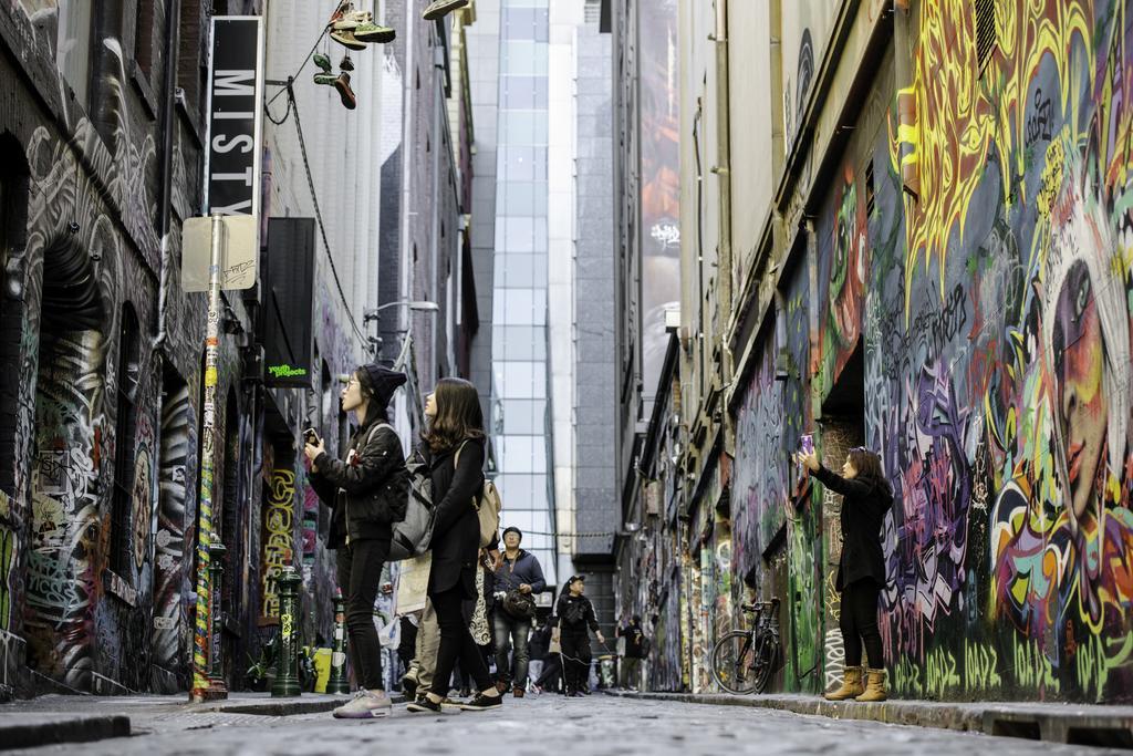 Adelphi Hotel Melbourne Ngoại thất bức ảnh The alleyway in 2011