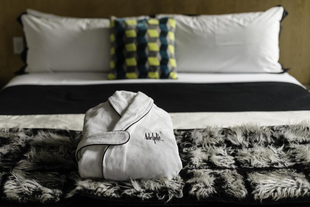 Adelphi Hotel Melbourne Ngoại thất bức ảnh A bathrobe on a bed