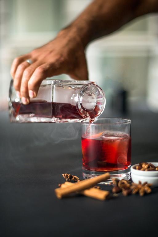 Adelphi Hotel Melbourne Ngoại thất bức ảnh A bottle of Amarone being poured into a glass