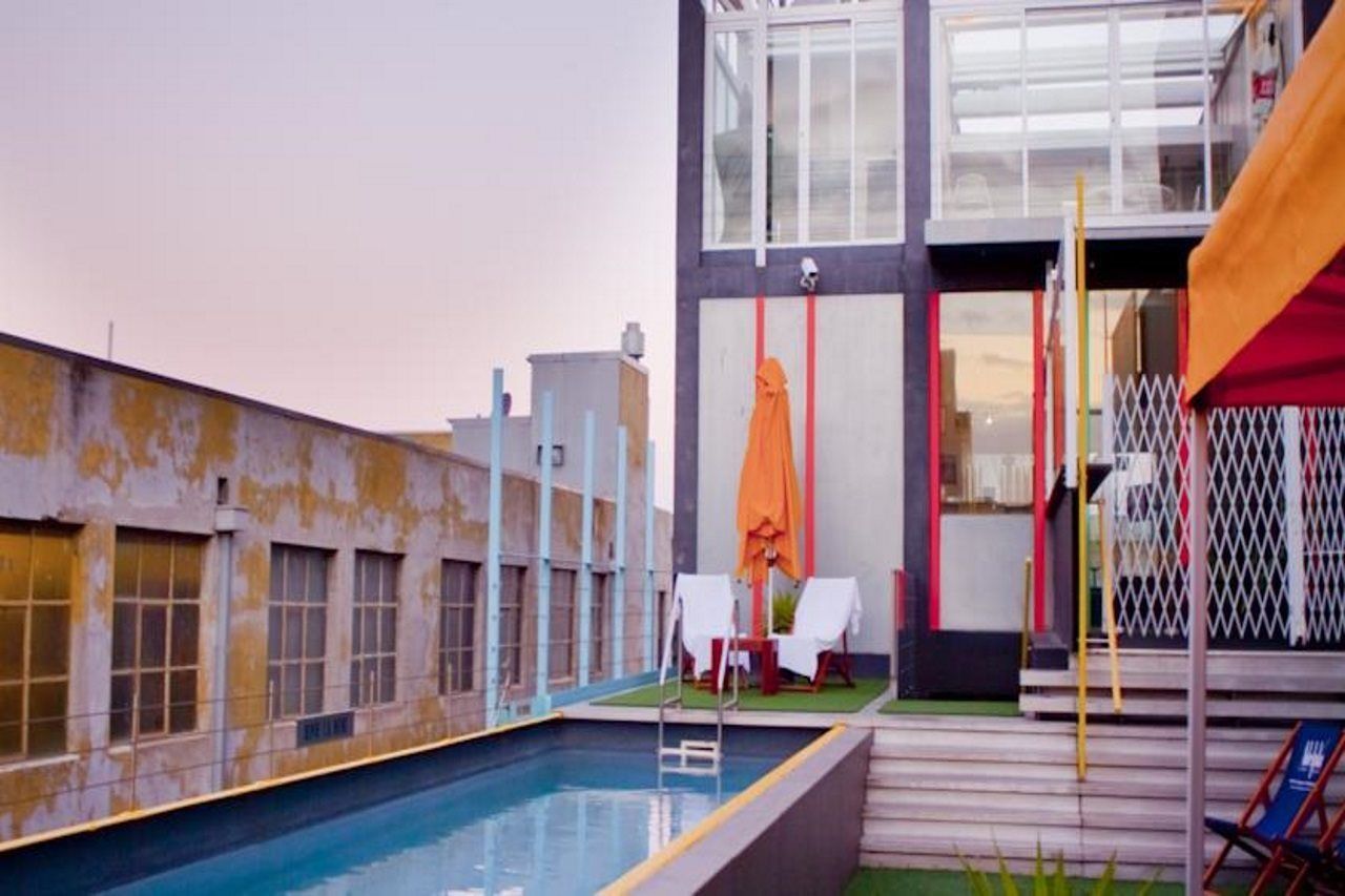 Adelphi Hotel Melbourne Ngoại thất bức ảnh The rooftop pool at the hotel