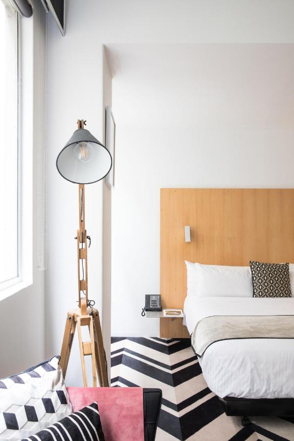 Adelphi Hotel Melbourne Ngoại thất bức ảnh A floor lamp